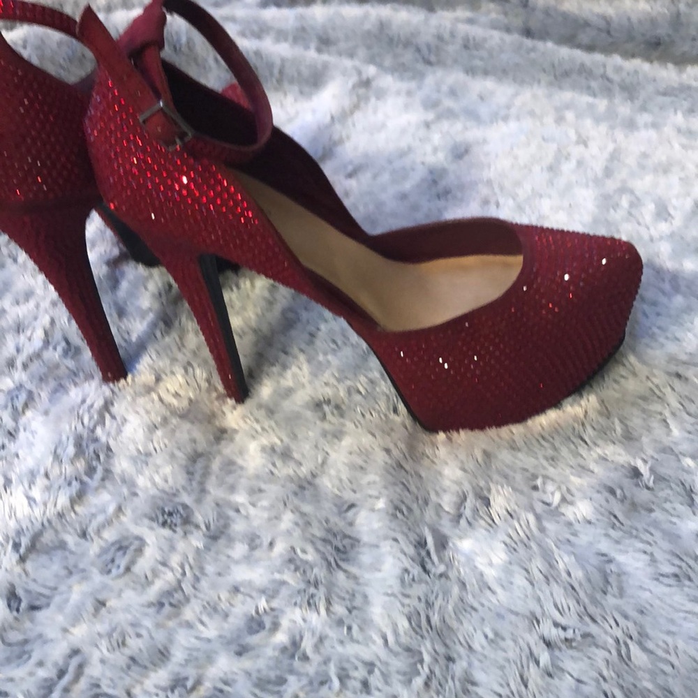 Heels - Picture 2 of 4